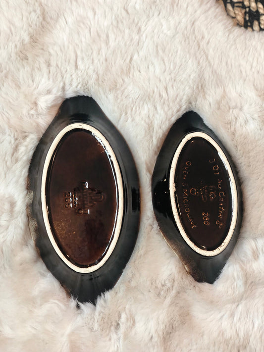 Stoneware boat dishes