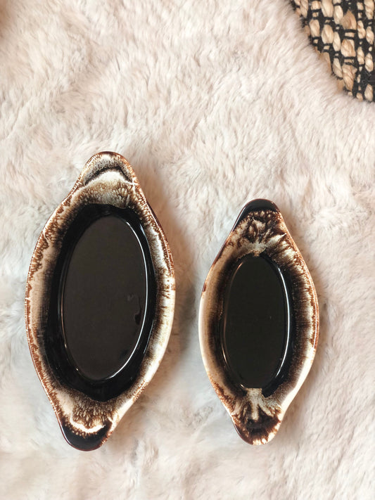 Stoneware boat dishes